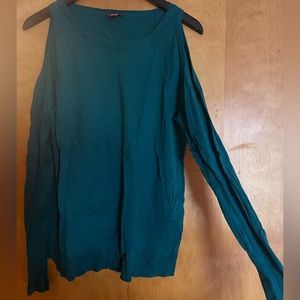 Cut out shoulder lightweight knit